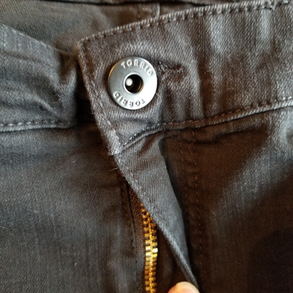 Torrid Barely Boot Black Rinse Jeans Size 24R stretch 5 pocket - Picture 8 of 8